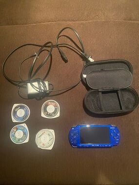 Sony PSP 2000 64MB Handheld System Metallic Blue & 4 games/Charger
